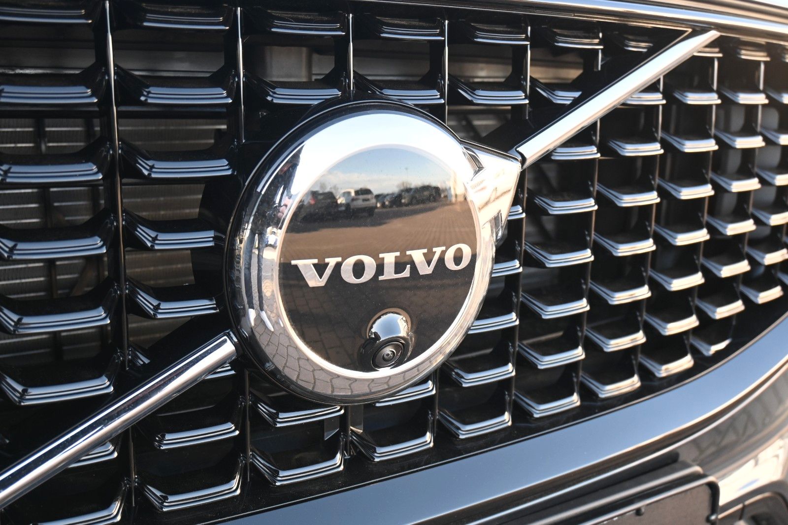 Volvo XC60 B5 B AWD Ultra Dark*PANO*360°*LUFT*ACC*AHK