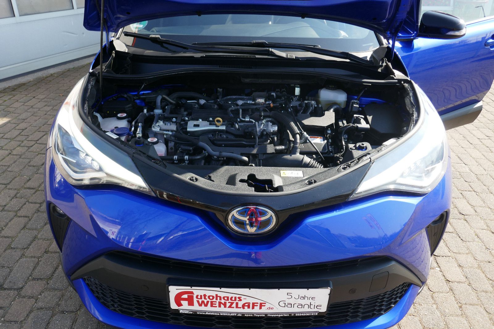 Toyota C-HR 2.0l Hybrid Team - Samsaru's Car Outlet