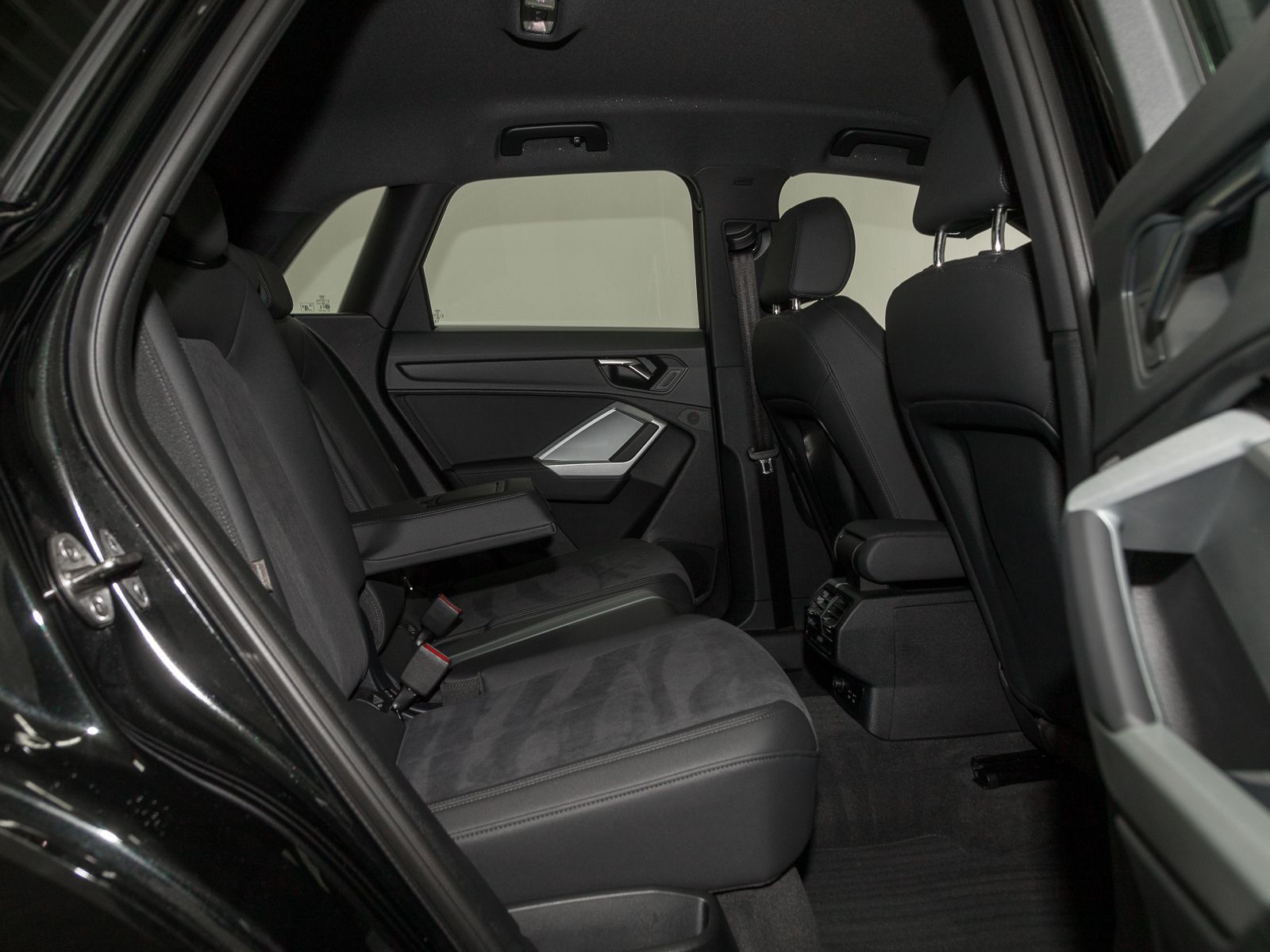 Audi Q3 35 TDI Q S LINE - Samsaru's Car Outlet