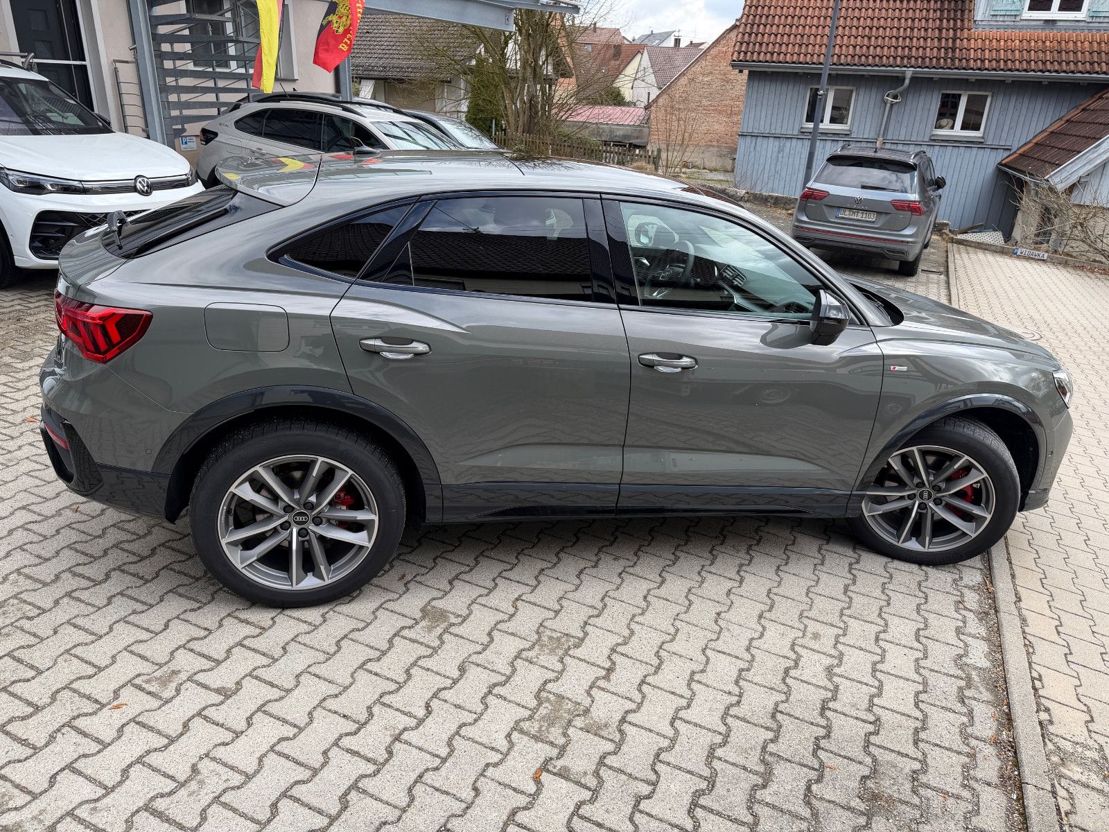 Audi Q3 Sportback 40 TFSI quattro S line, fast VOLL
