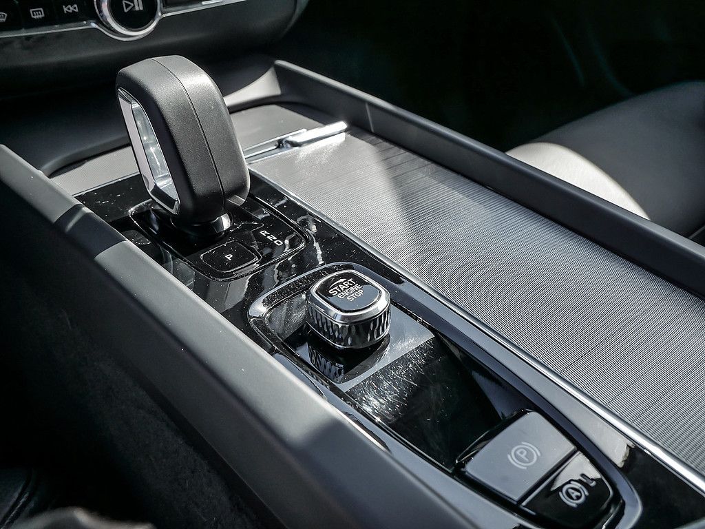 Volvo XC60 B4 Plus Dark AWD