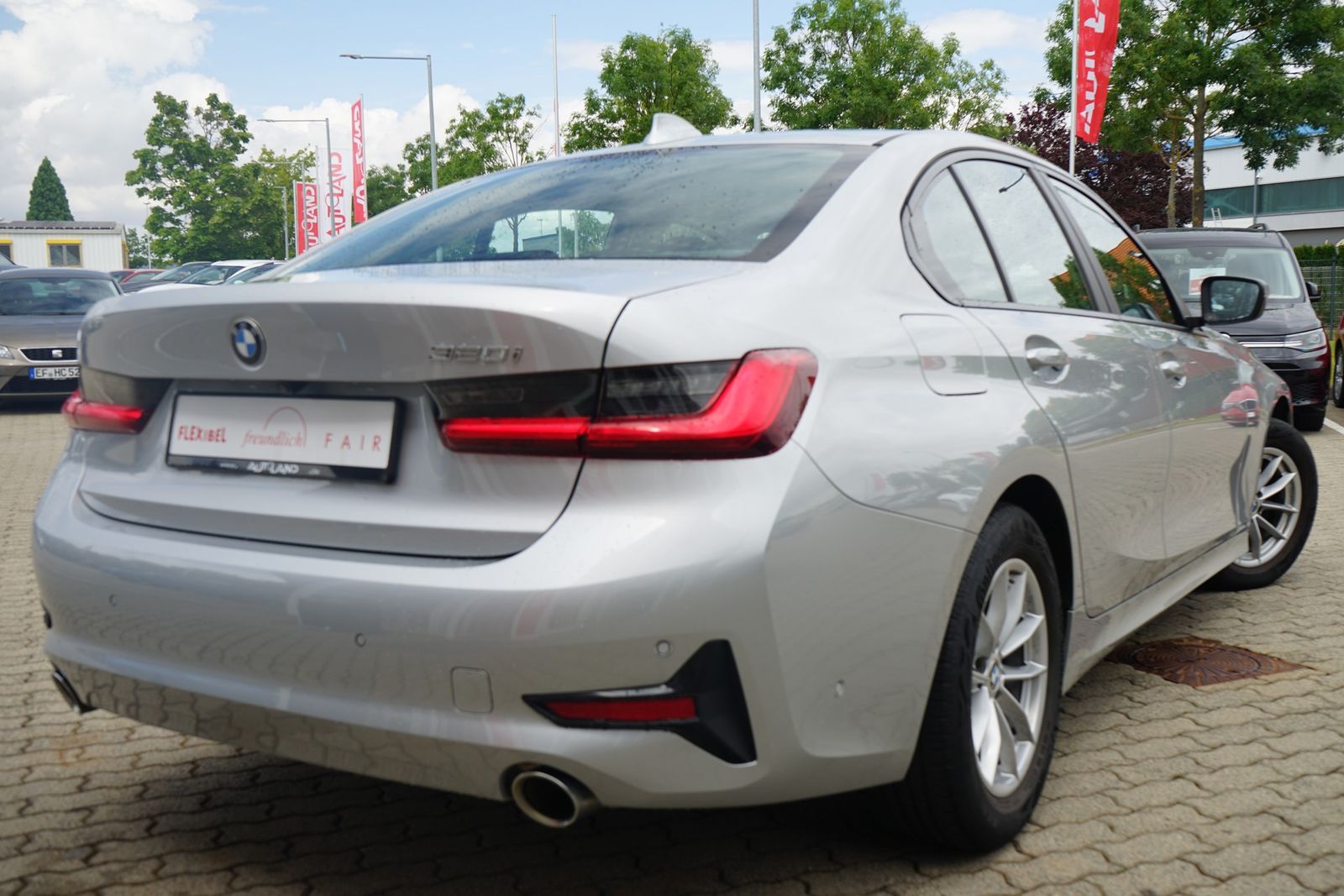 BMW 320i Advantage - Samsaru's Car Outlet