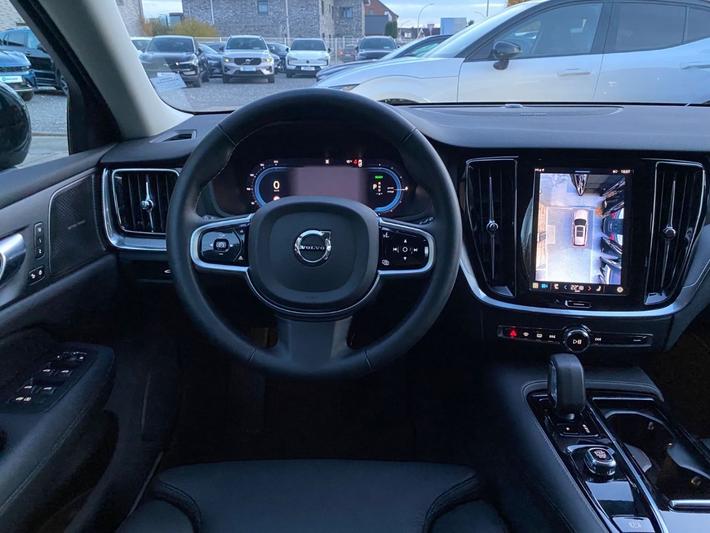 Volvo V60 T6 Plus Dark Kombi Recharge AWD Plug-In