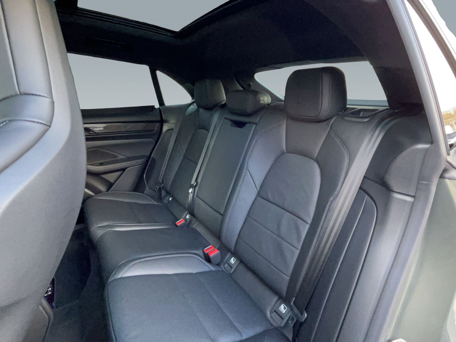Porsche Macan Turbo - Samsaru's Car Outlet