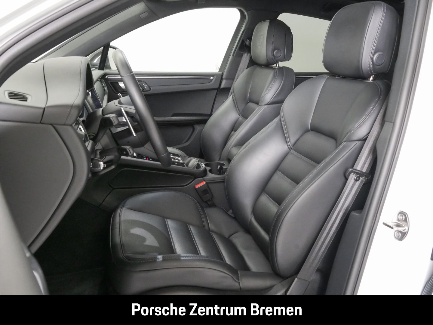Porsche Macan T - Samsaru's Car Outlet