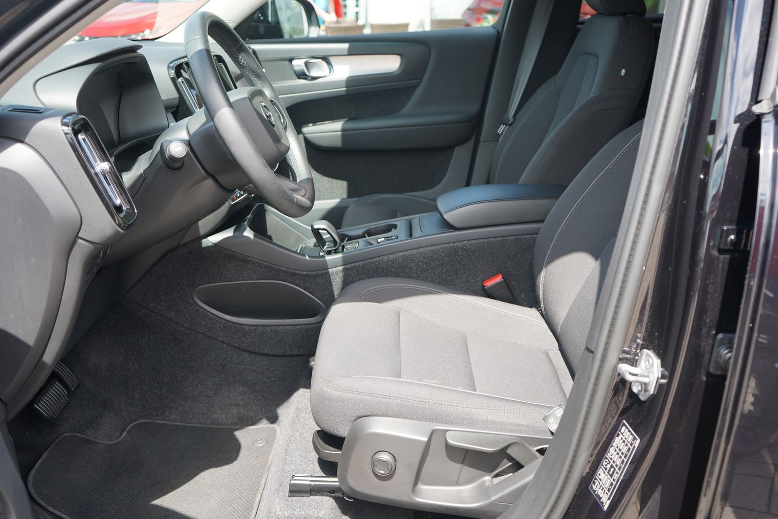 Volvo XC 40 T3 2WD Momentum Pro - Samsaru's Car Outlet