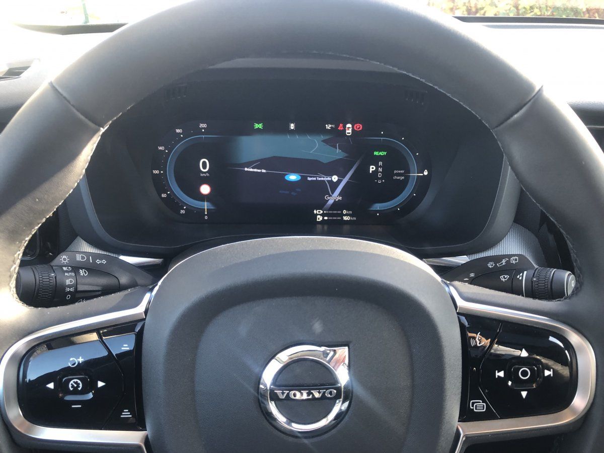 Volvo XC60 T6 AWD Plus Dark Plug in Hybrid