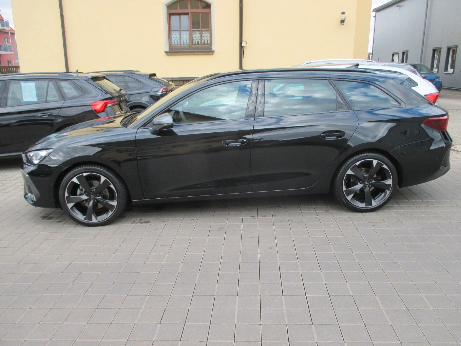 Cupra Leon 1.5 TSI DSG Sportstourer - Samsaru's Car Outlet