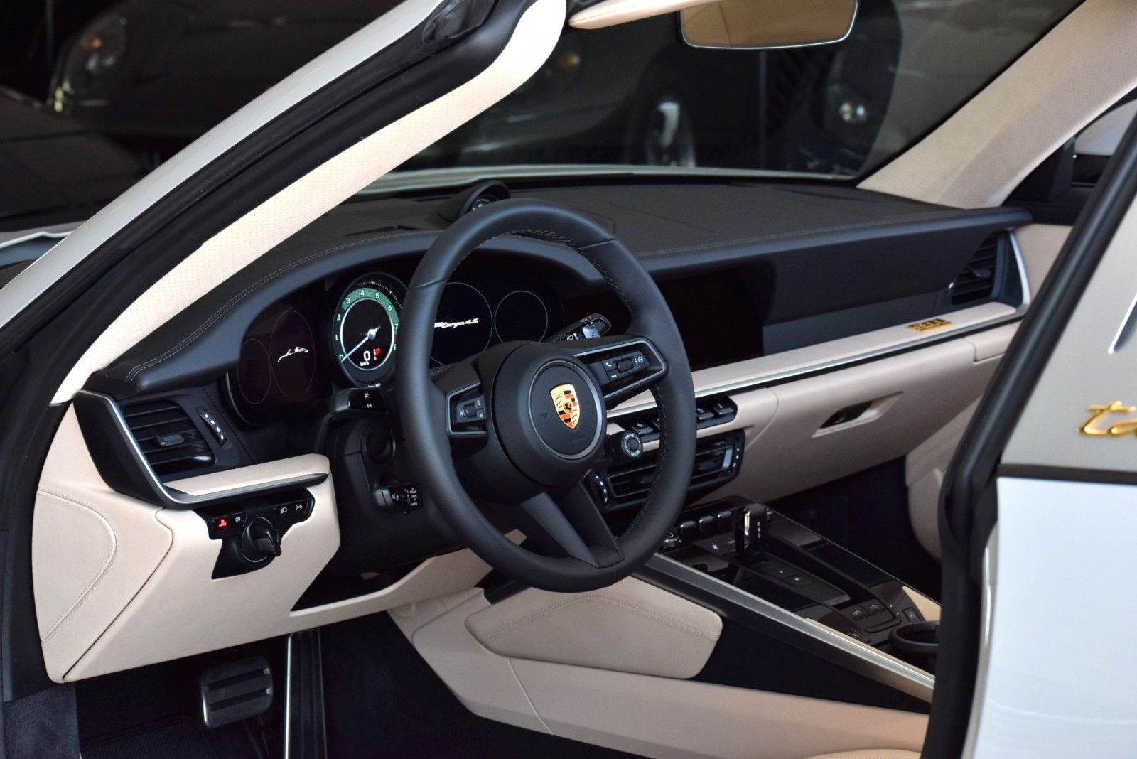 Porsche 992 Heritage Design Edition - Samsaru's Car Outlet