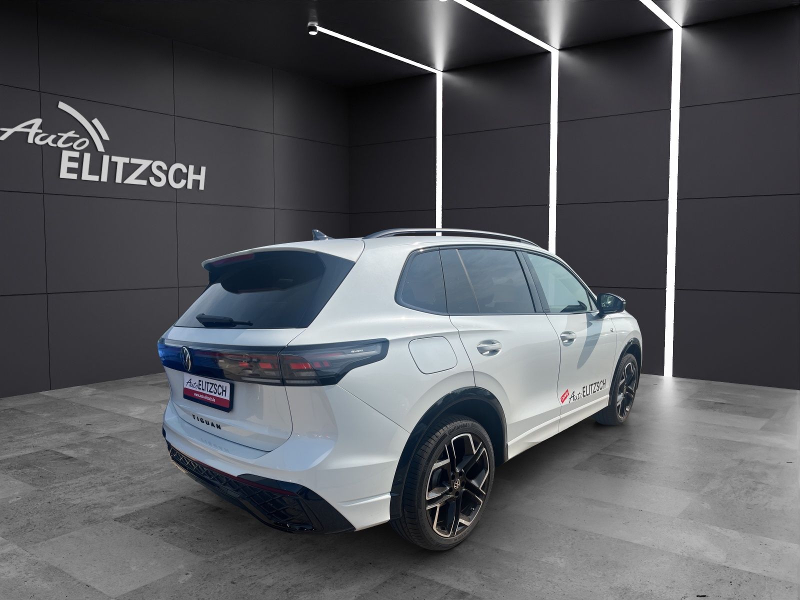 Volkswagen Tiguan TDI R-Line 4M DSG MATRIX AHK PANO 20" NAV