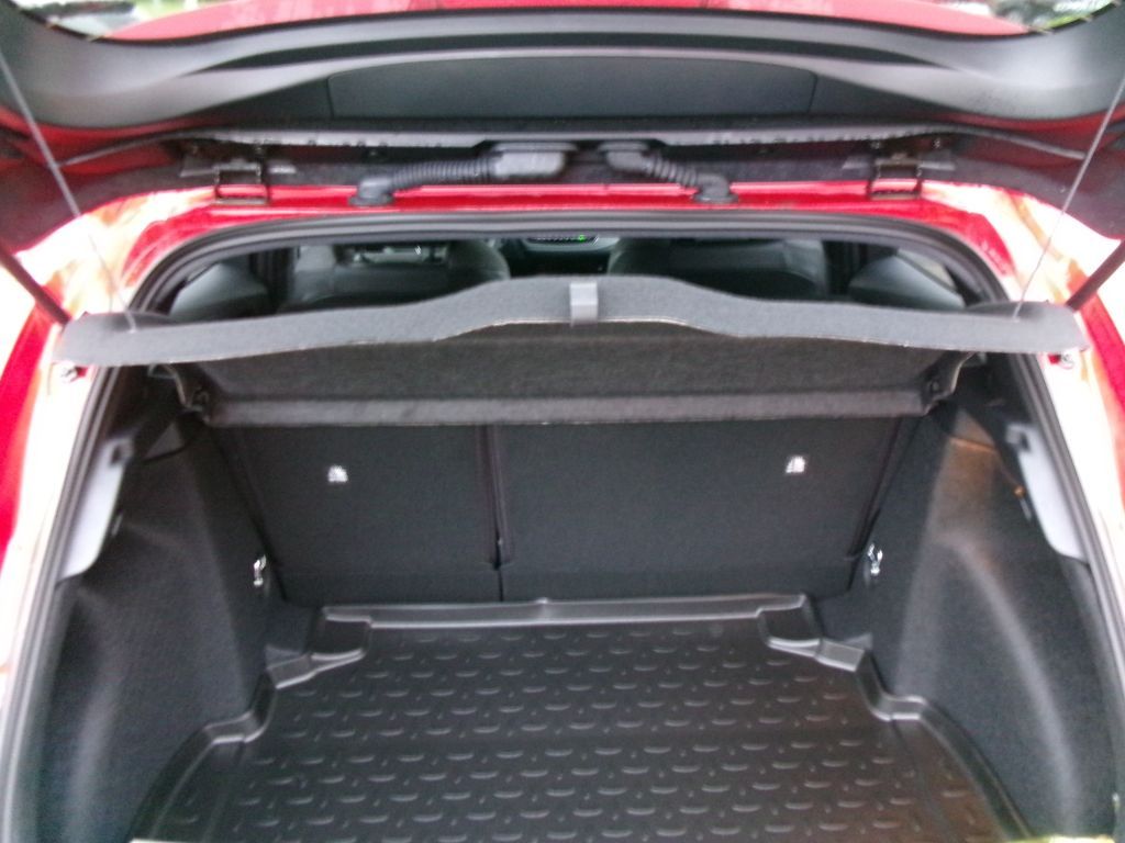 Toyota Corolla 1.8 Hybrid - Samsaru's Car Outlet