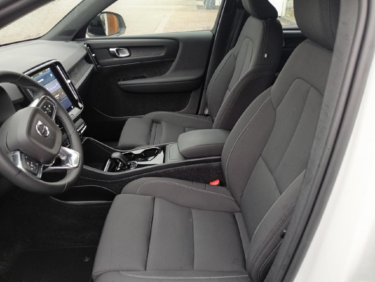 Volvo XC40 Twin Core Pure Electric AWD/AHK/GJR/Wärmepu