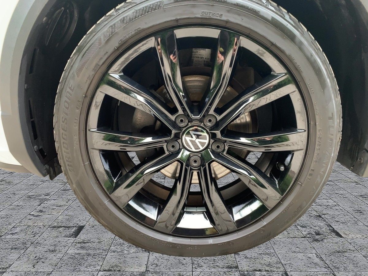 Volkswagen T-Roc 1.5 TSI R-LINE - Samsaru's Car Outlet