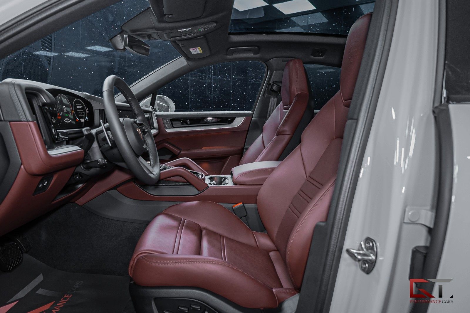 Porsche Cayenne E-Hyb Coupé 2025 Club SportDesign 18 Way