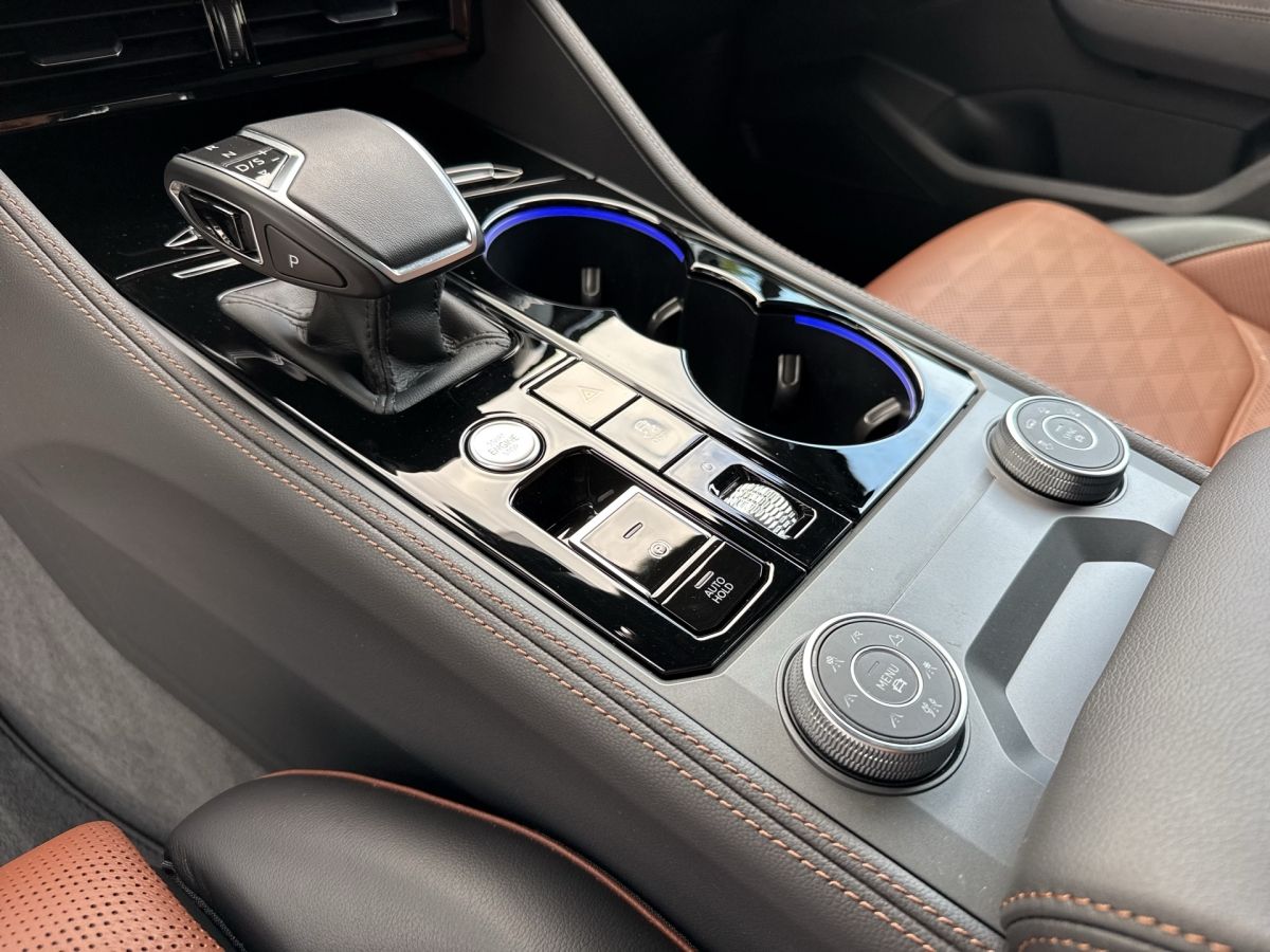 Volkswagen Touareg R-Line TSi - Samsaru's Car Outlet