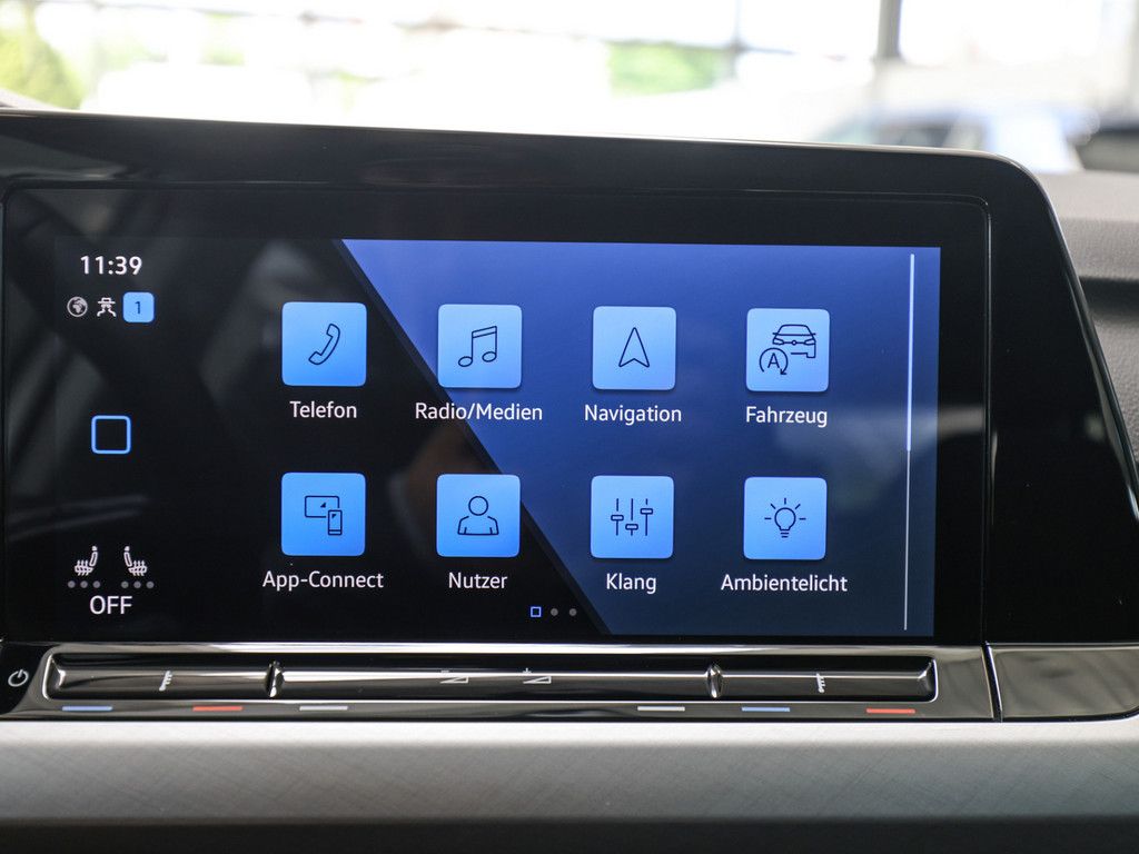 Volkswagen Golf VIII Life 1.0 l TSI - Samsaru's Car Outlet