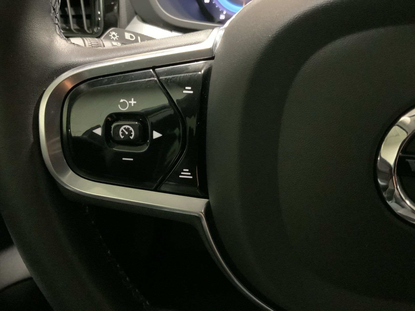 Volvo XC 60 B4 Plus Dark | 360° | Harman-Kardon | Pano