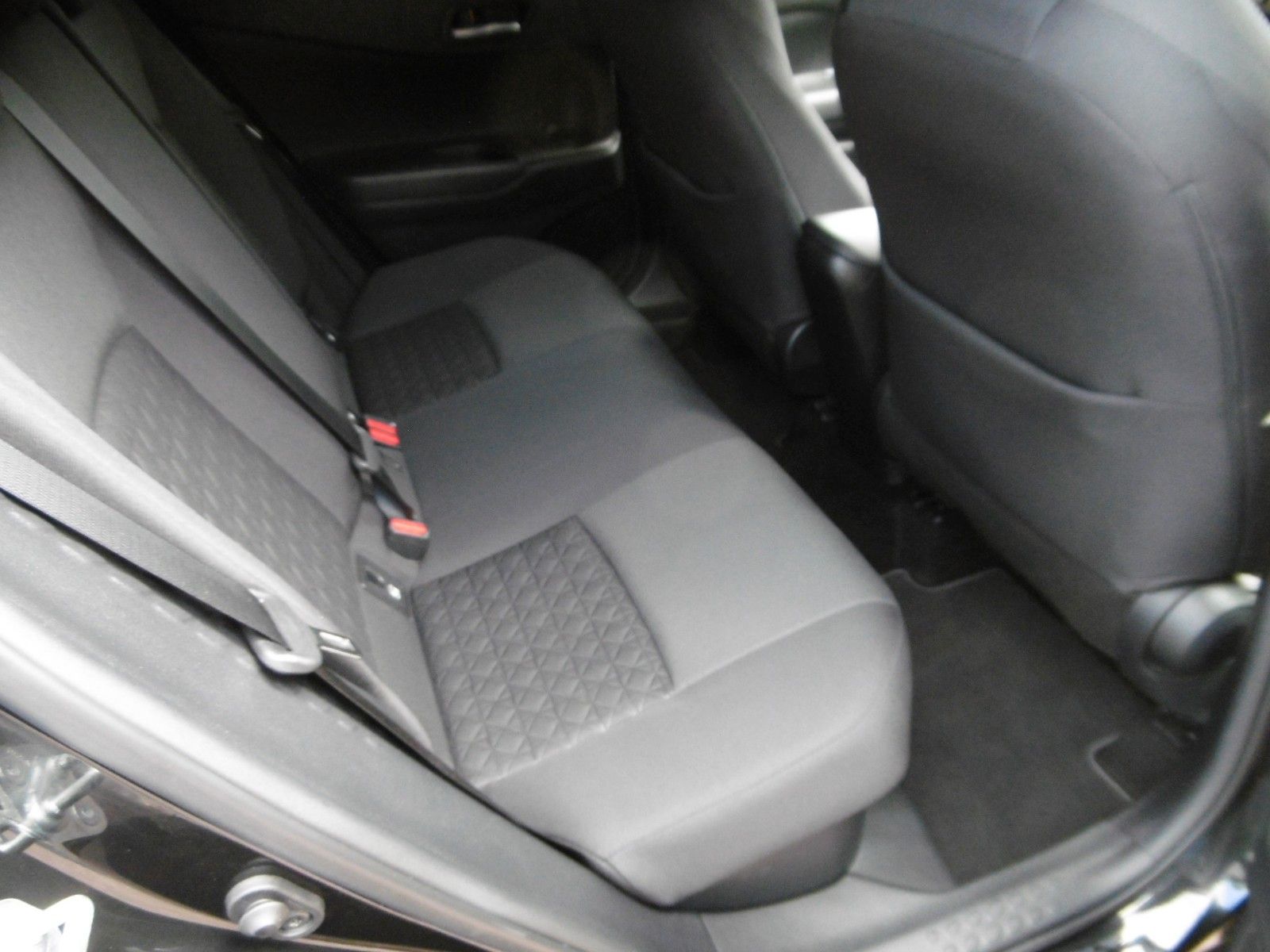 Toyota C-HR Hybrid Team D - Samsaru's Car Outlet