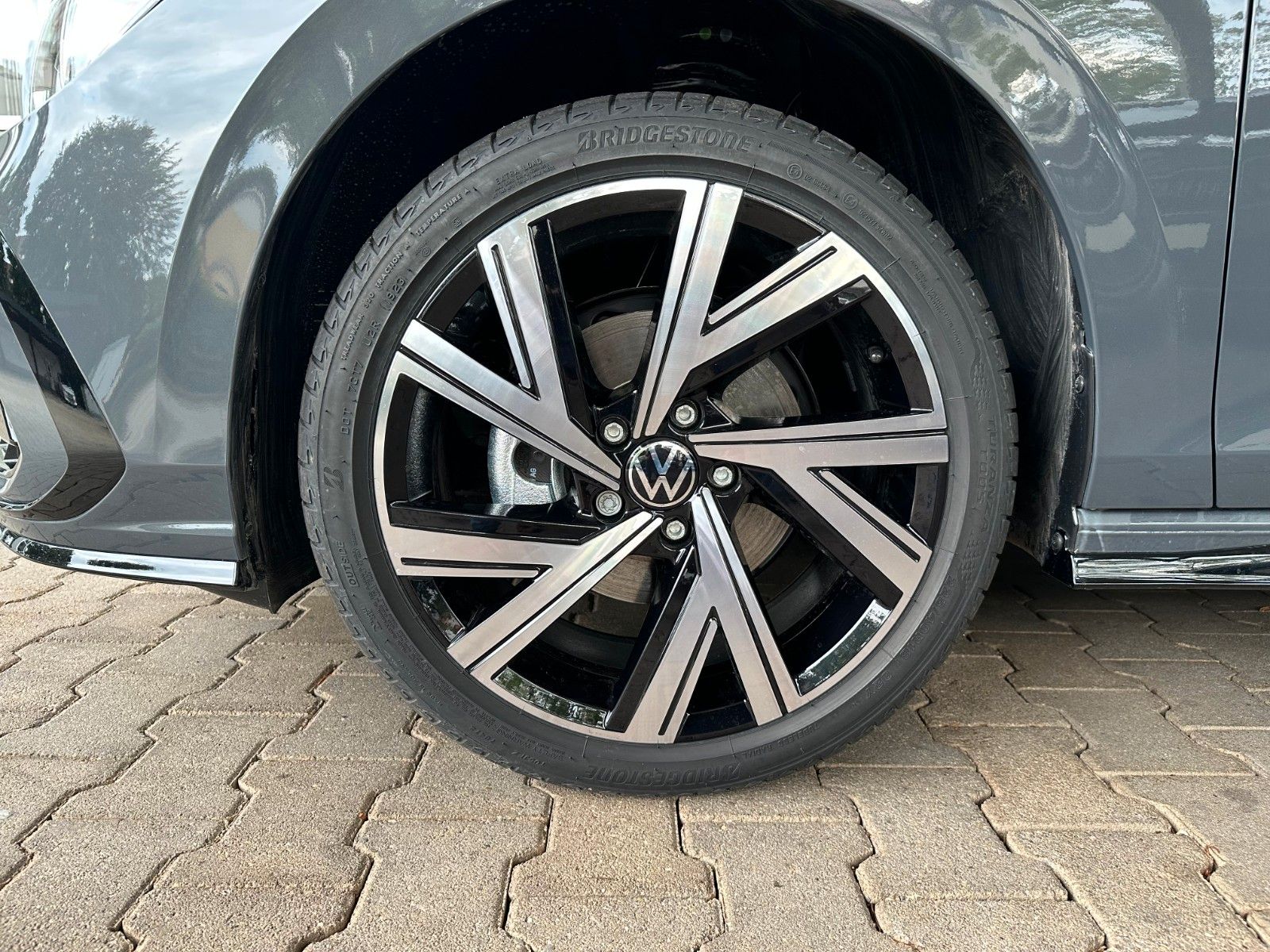 Volkswagen Golf VIII 1.5 eTSI OPF DSG R-Line - Samsaru's Car Outlet