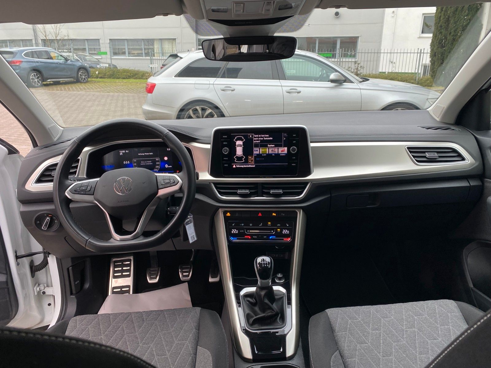Volkswagen T-Roc Move - Samsaru's Car Outlet