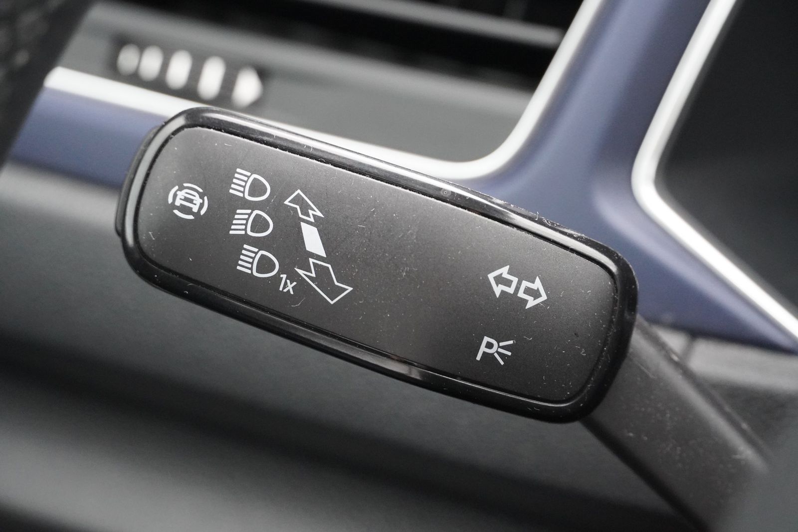 Volkswagen T-Roc 1.0 TSI United - Samsaru's Car Outlet