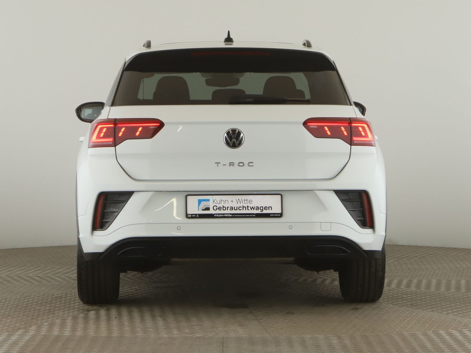 Volkswagen T-Roc 1.5 TSI R-Line - Samsaru's Car Outlet