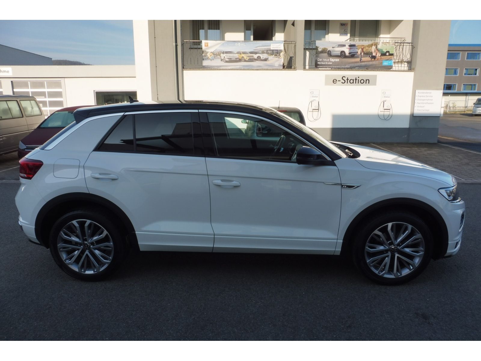 Volkswagen T-ROC Sport 1.5 TSI - Samsaru's Car Outlet