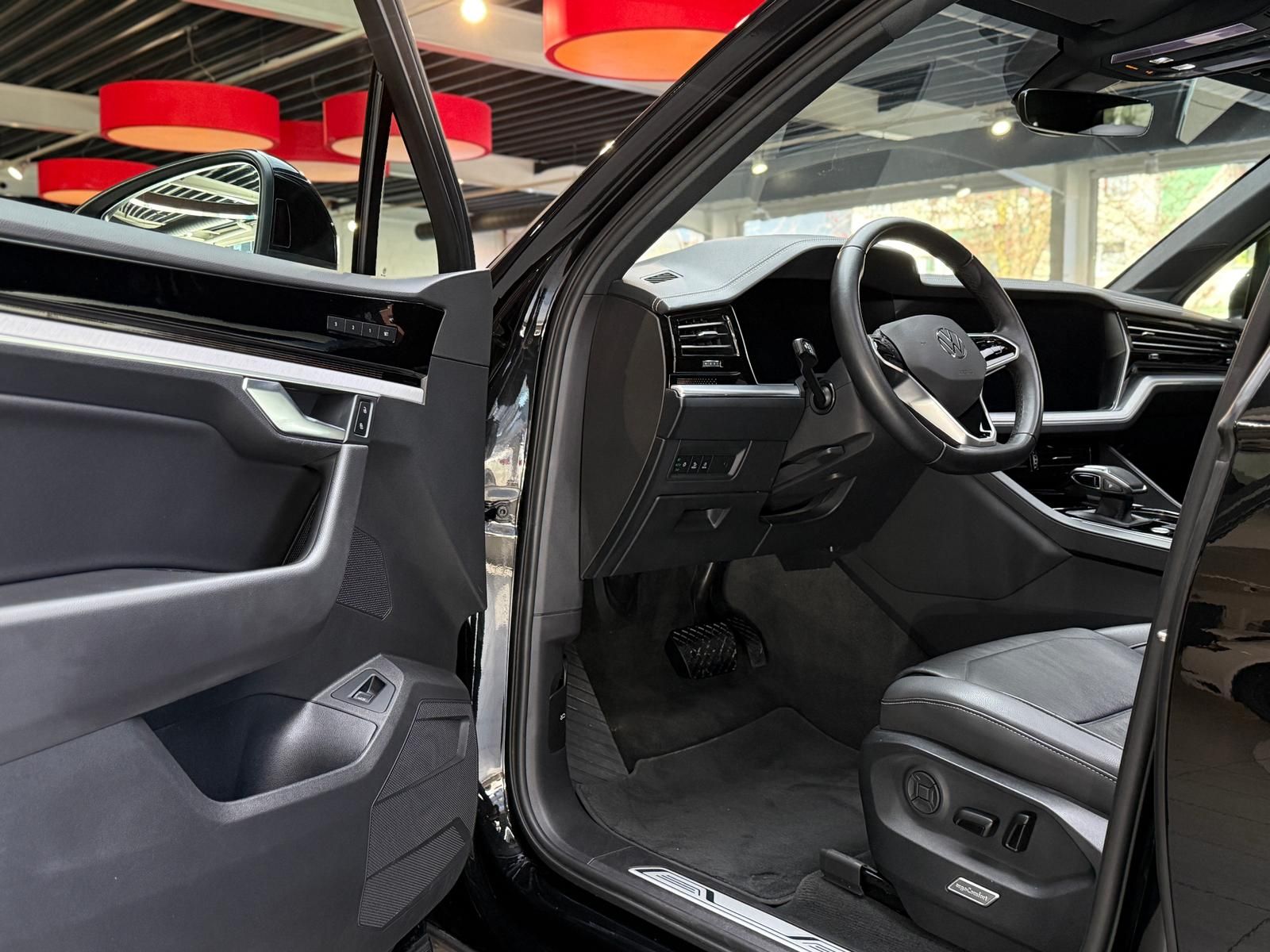 Volkswagen Touareg Elegance 4Motion*Pano*StHzg*KeylessGO