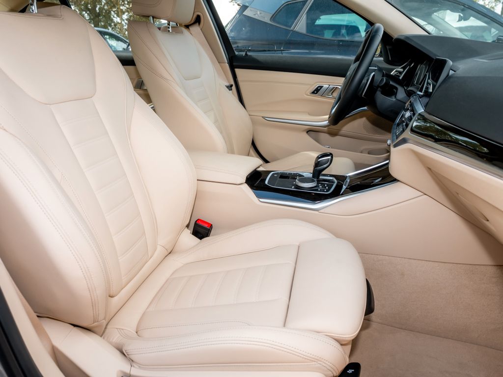 BMW 320 i Sport Line - Samsaru's Car Outlet
