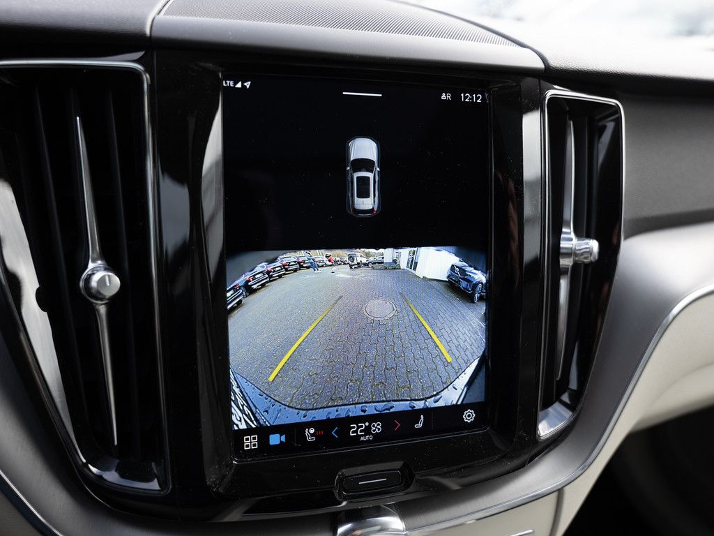 Volvo XC60 B4 Momentum Pro AWD STANDHZ LED PANO 360°