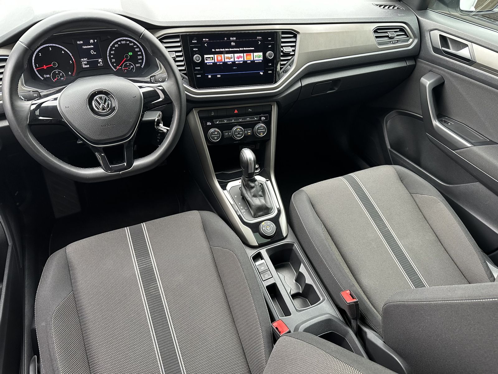 Volkswagen T-Roc 2.0 TDI DSG 4Motion Style - Samsaru's Car Outlet