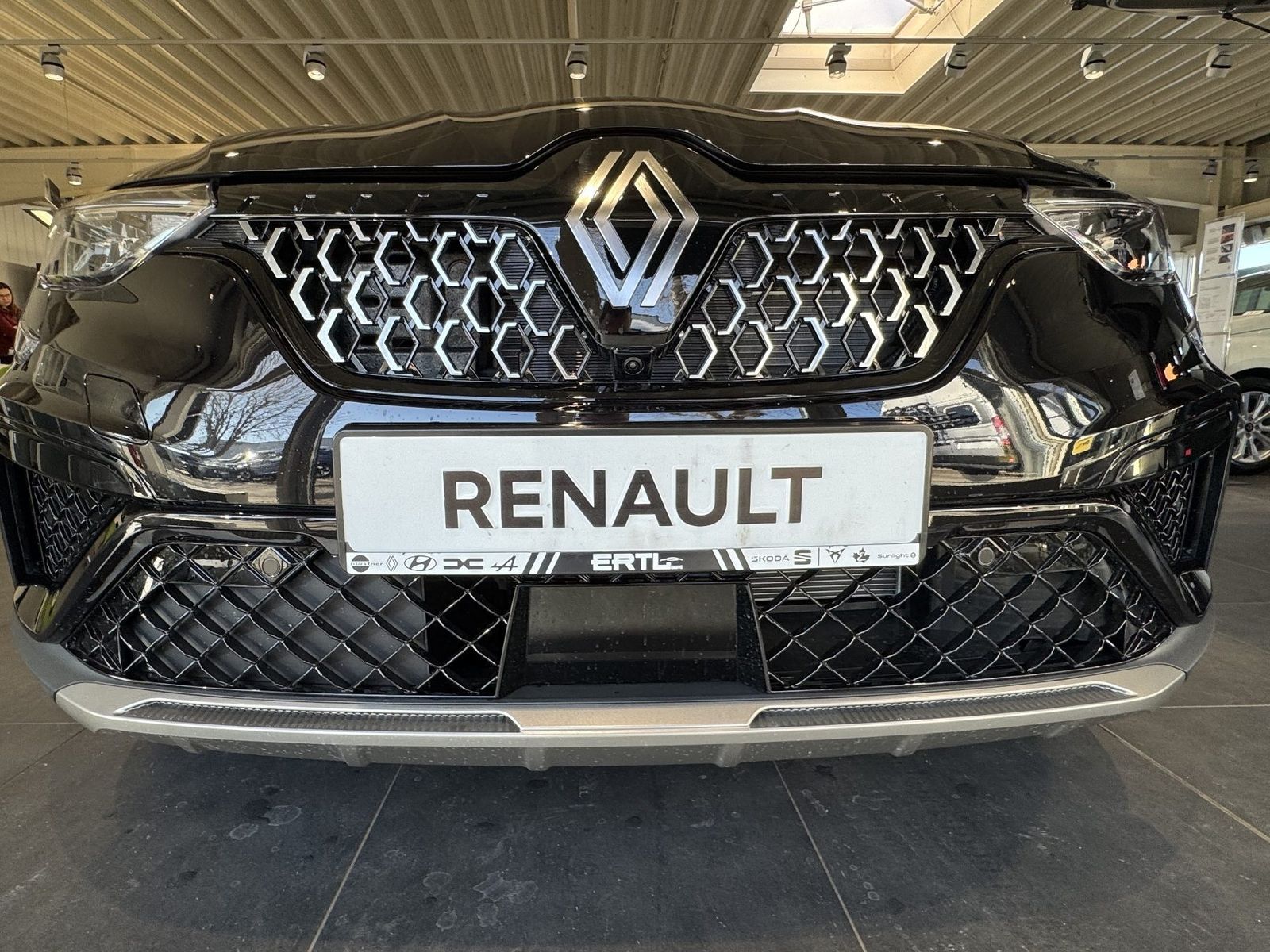 Renault Arkana TECHNO E-Tech Full Hybrid - Samsaru's Car Outlet