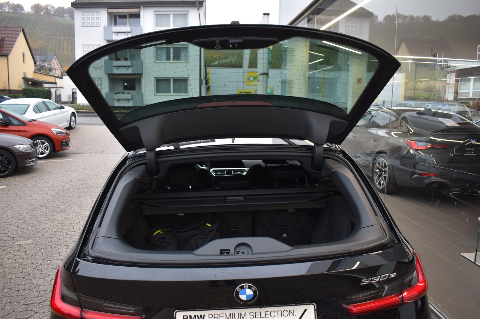 BMW 330e Touring M Sport - Samsaru's Car Outlet