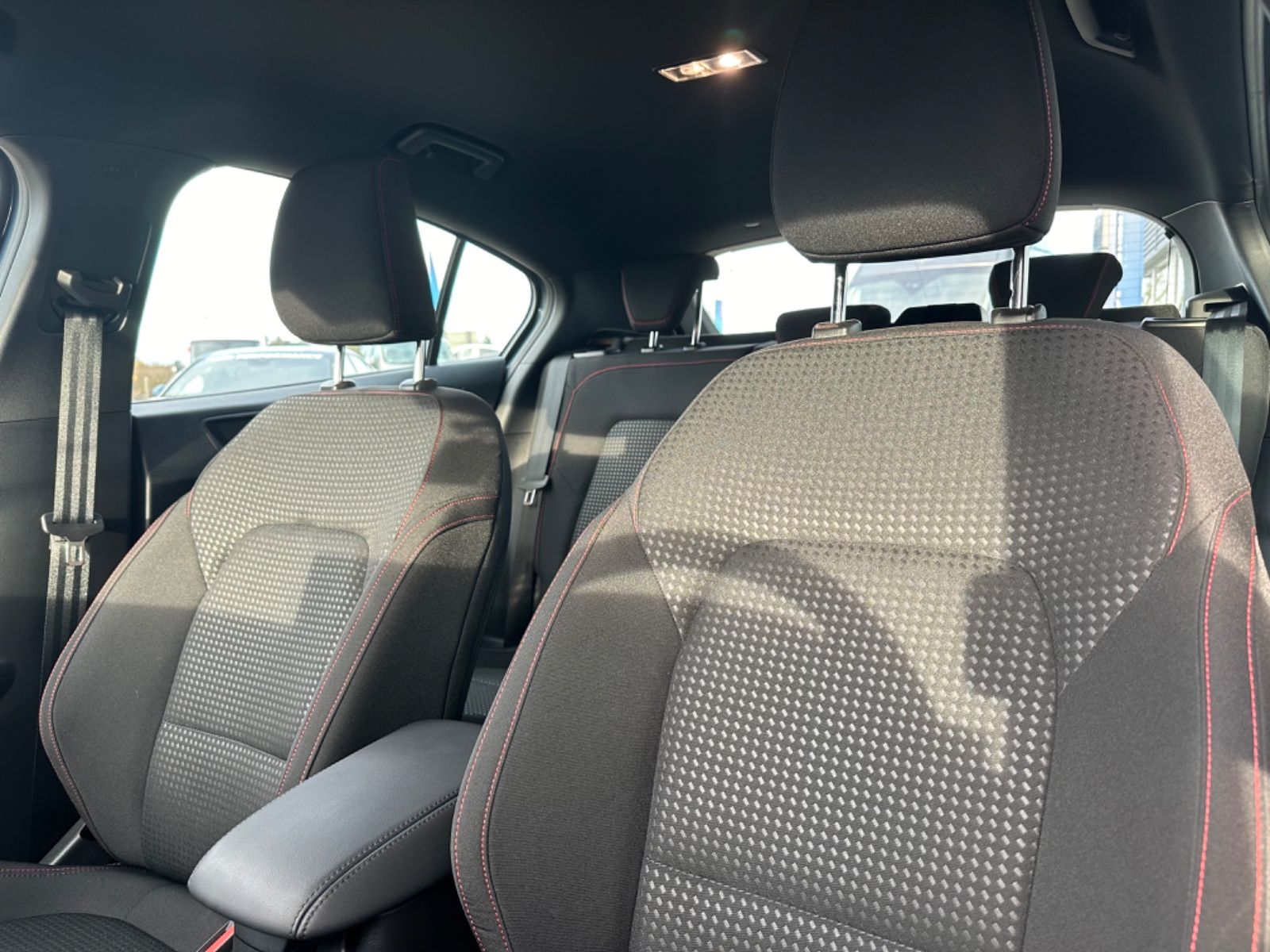 Ford Focus Lim. ST-Line Hybrid >SYNC4+KAMERA+BLIS+AHK
