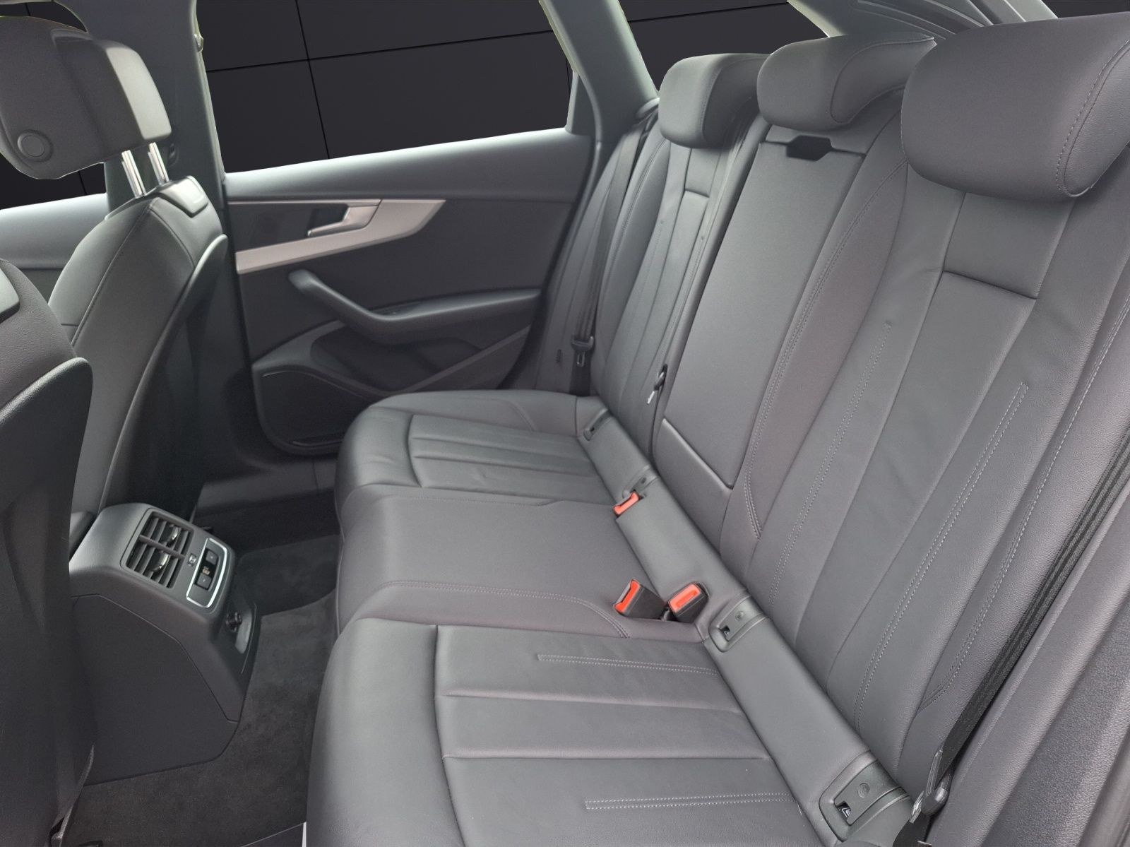 Audi A4 Avant 35 TFSI advanced S-tronic - Samsaru's Car Outlet