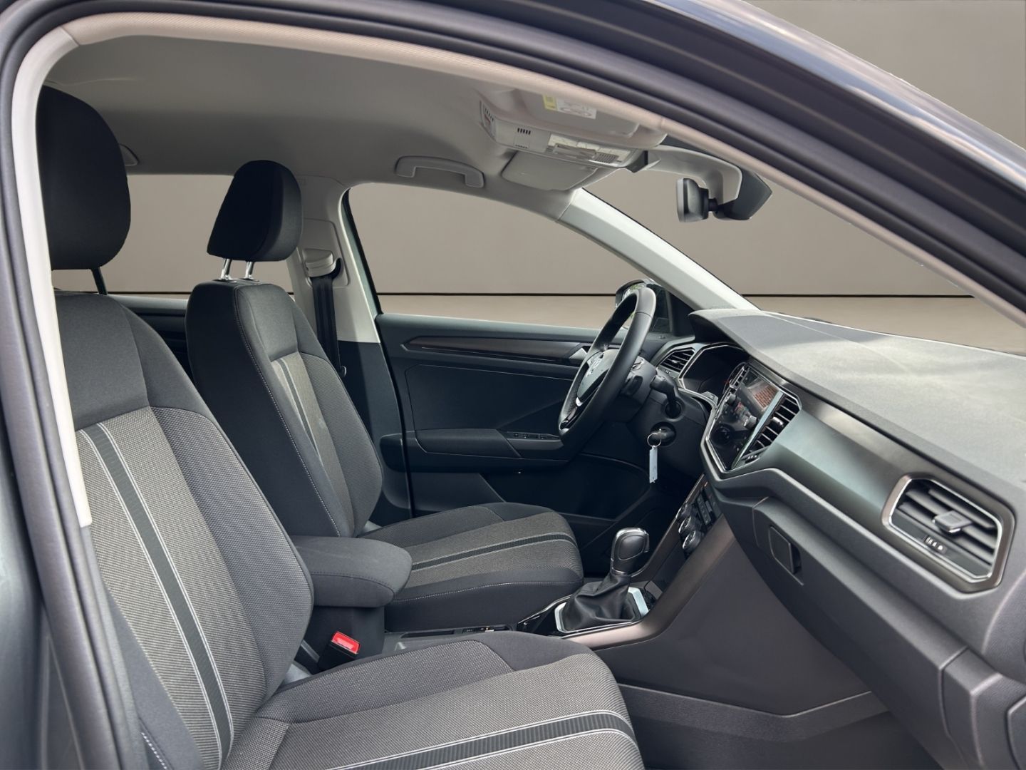 Volkswagen T-Roc Style 1.5 TSI DSG - Samsaru's Car Outlet
