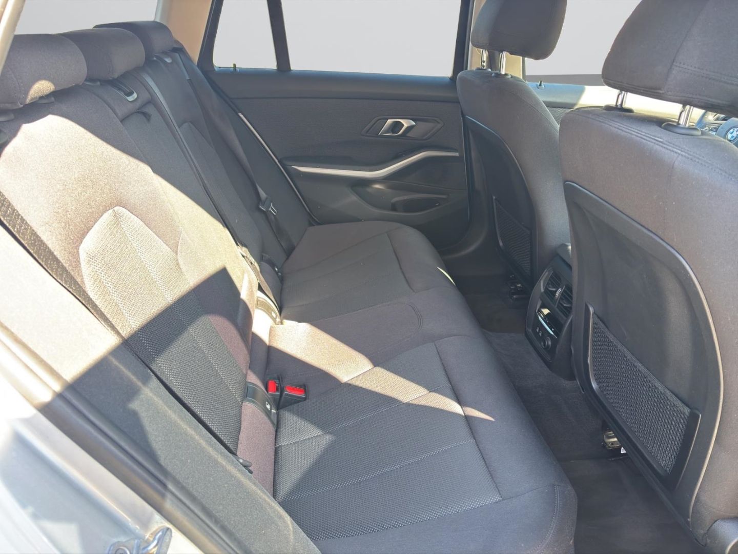 BMW 320 xDrive Advantage - Samsaru's Car Outlet