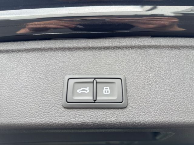 Audi A4 Avant 40 TFSI qu S-LINE - Samsaru's Car Outlet