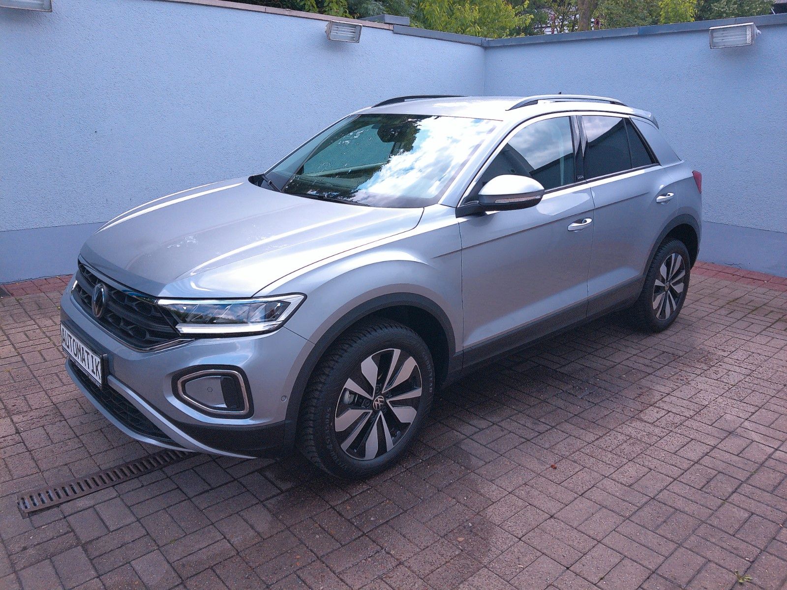 Volkswagen T-Roc 1.5 TSI DSG Move - Samsaru's Car Outlet