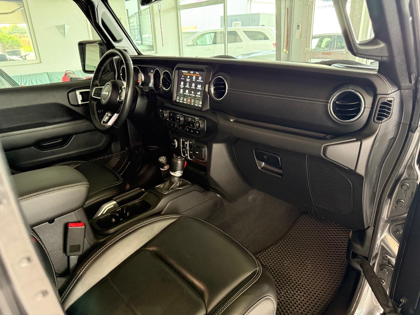 Jeep Wrangler 3.6 V6 Sahara one touch sky roof LED