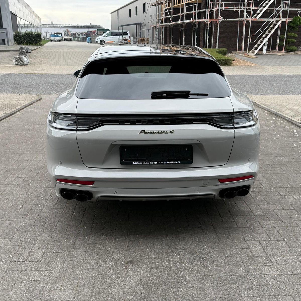 Porsche Panamera Sport Turismo 4 E-Hybrid Platinum Editi