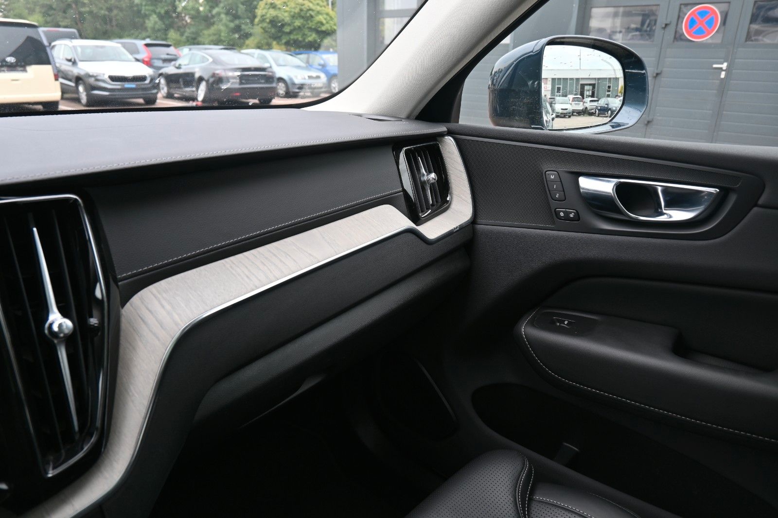 Volvo XC 60 Inscript. T8 PHEV AWD*HUD*Massage*Luft*AHK