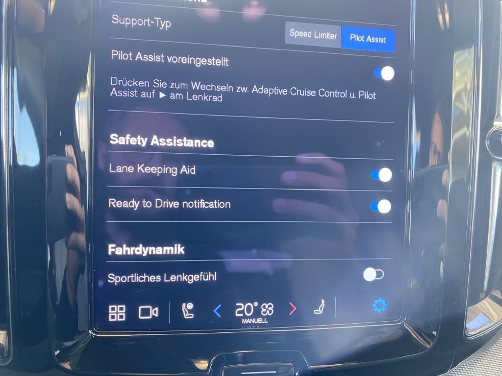 Volvo XC60 R Design Recharge Plug-In Hybrid AWD T8 Twi