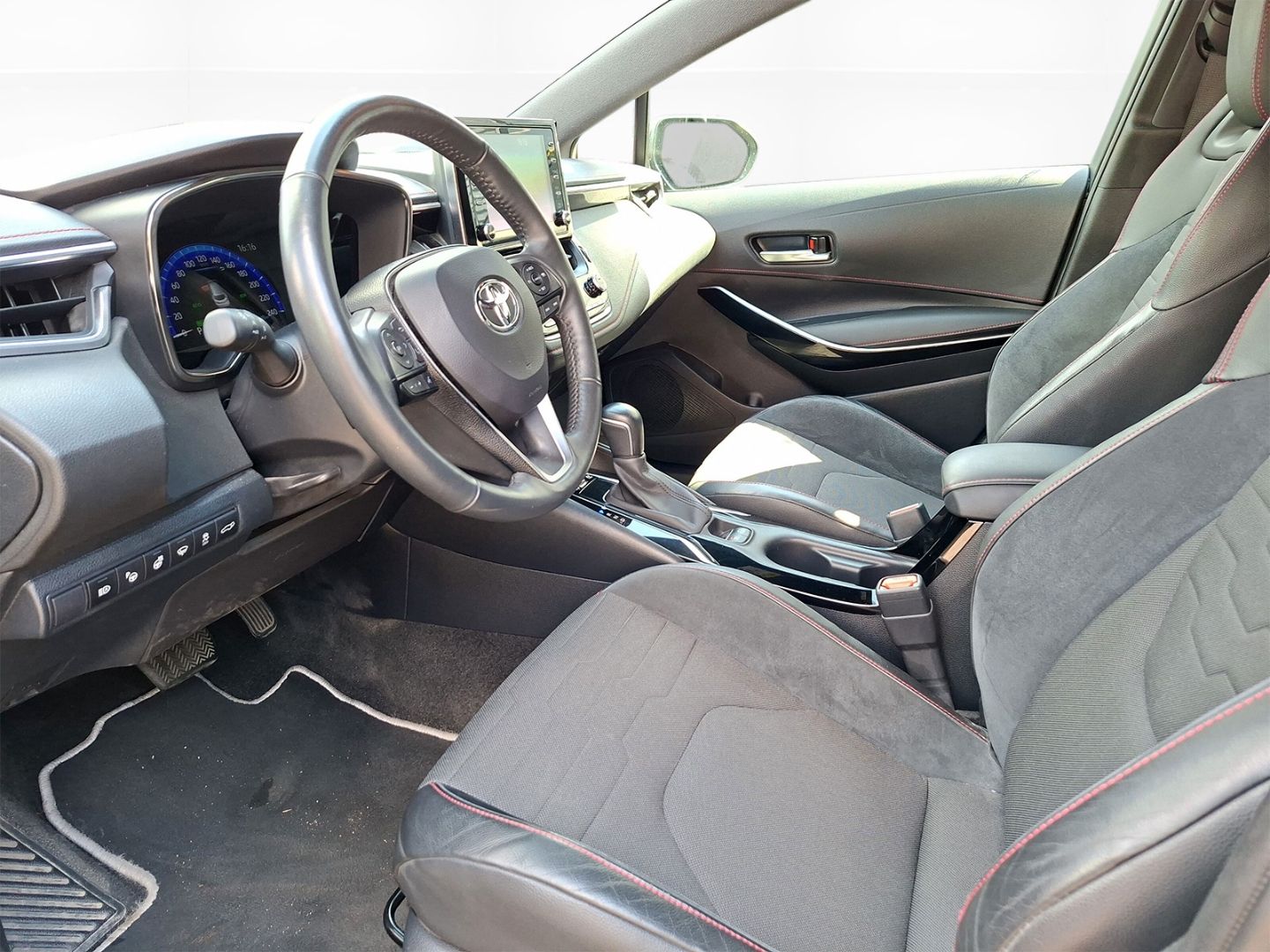 Toyota Corolla Touring Sports 2.0 Hybrid Lounge - Samsaru's Car Outlet