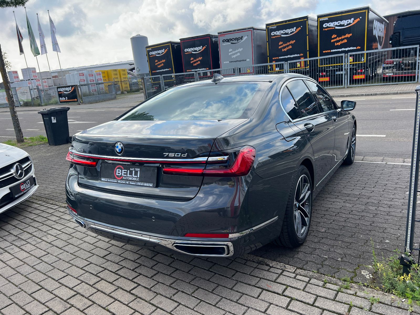 BMW 750 d xDrive HUD HK FINANZIERUNG