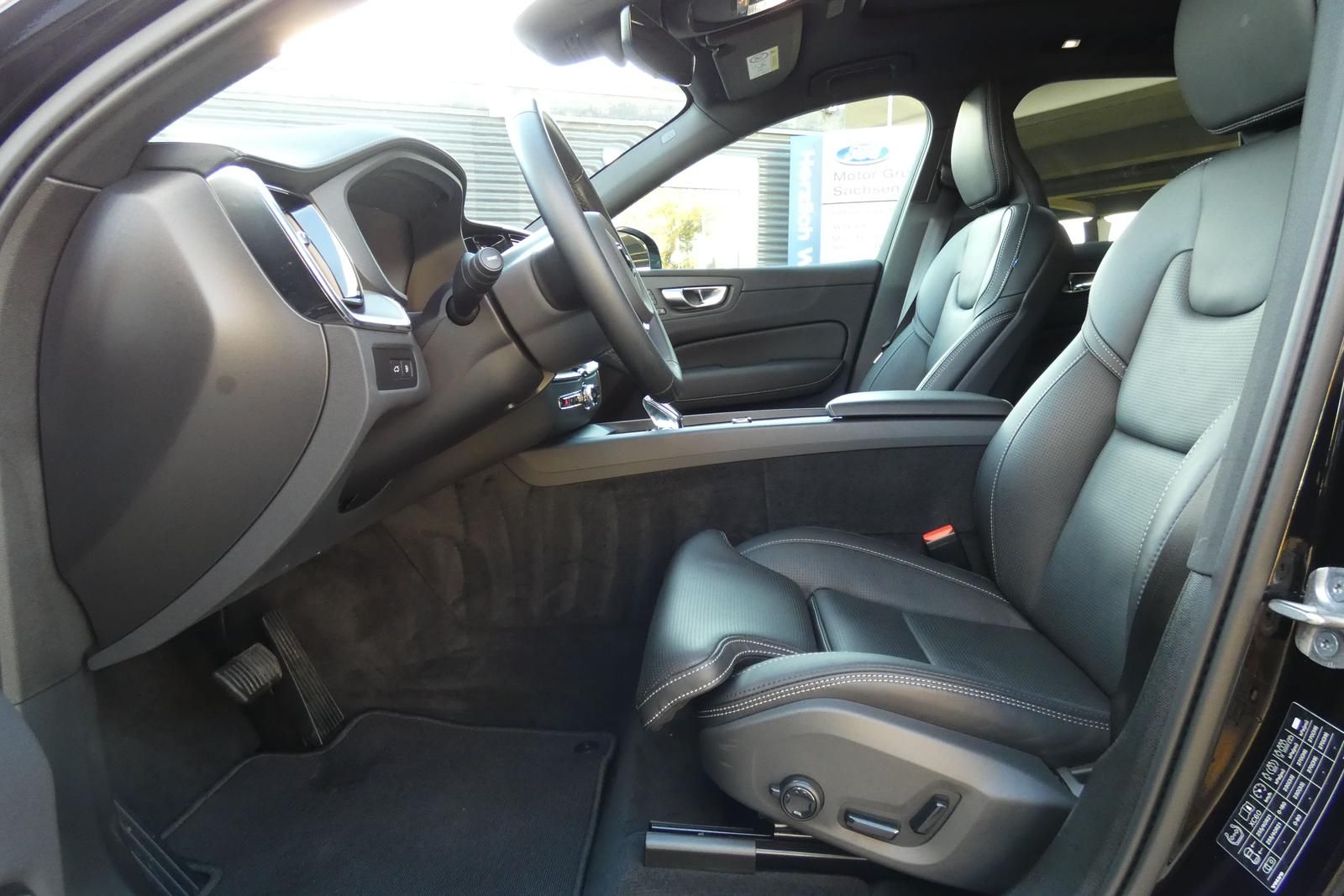 Volvo XC60 Ultra Black Edition Recharge Plug-In Hybrid