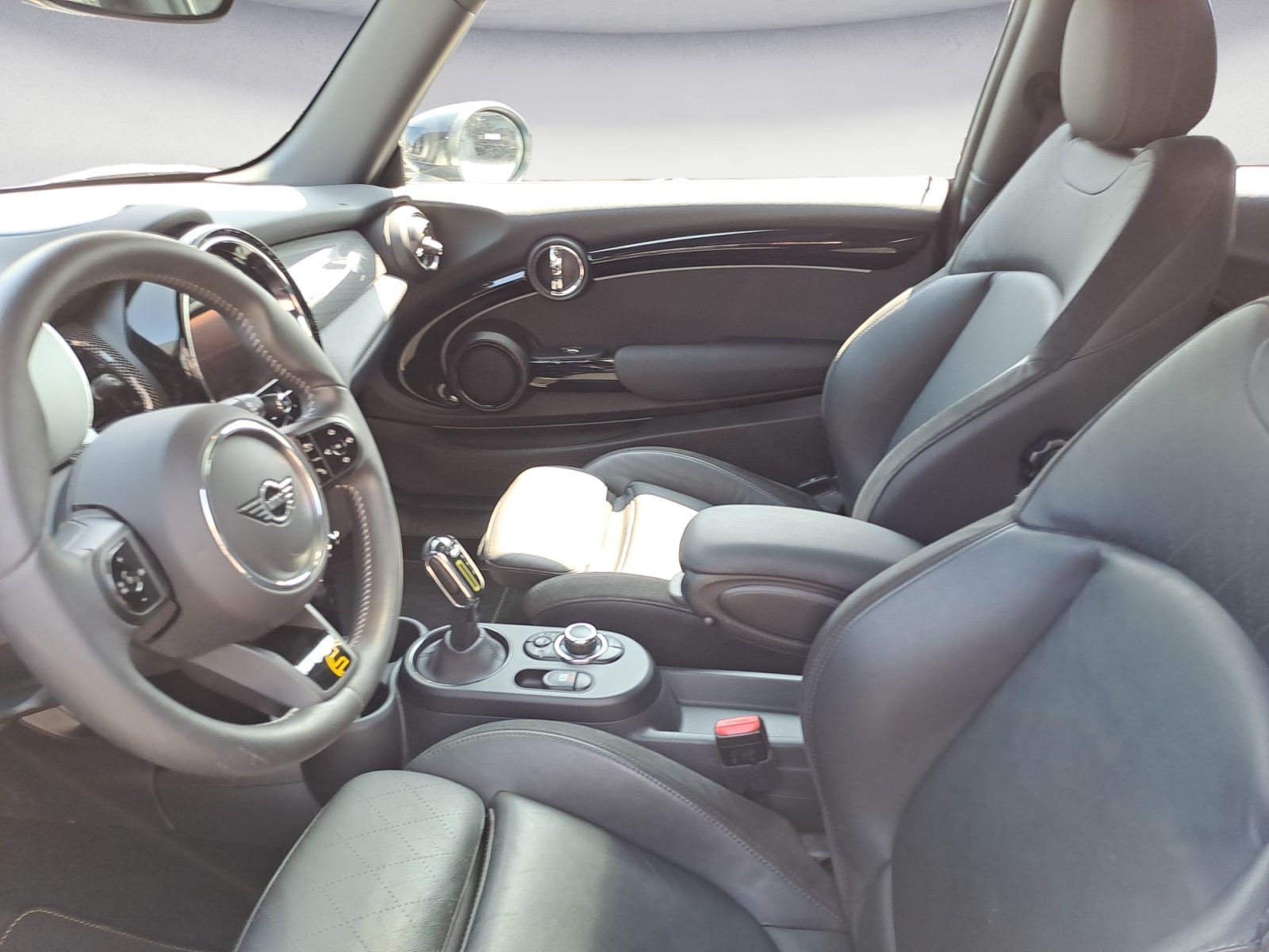 MINI Cooper SE - Samsaru's Car Outlet