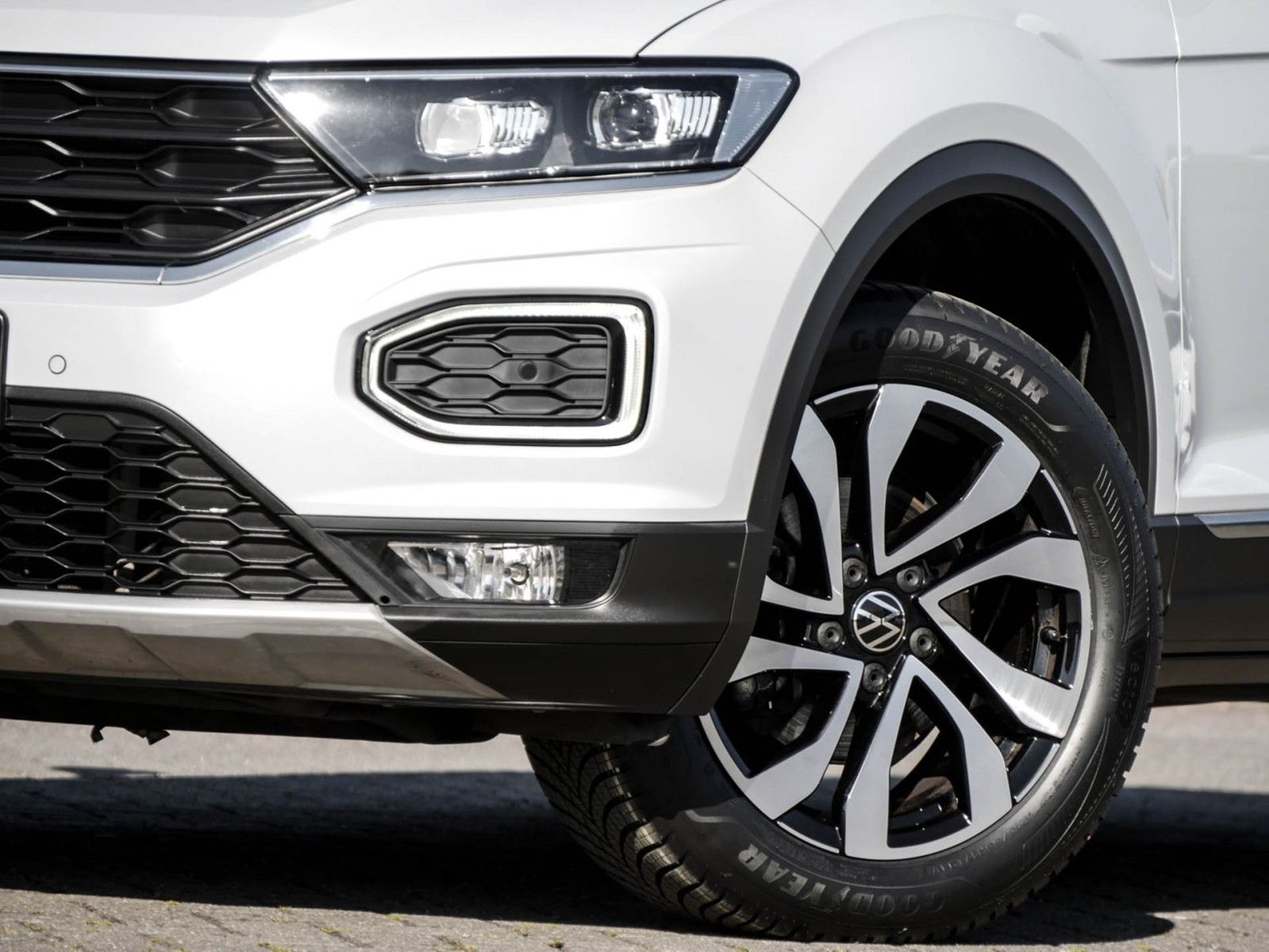 Volkswagen T-Roc ACTIVE 1.0 TSI - Samsaru's Car Outlet