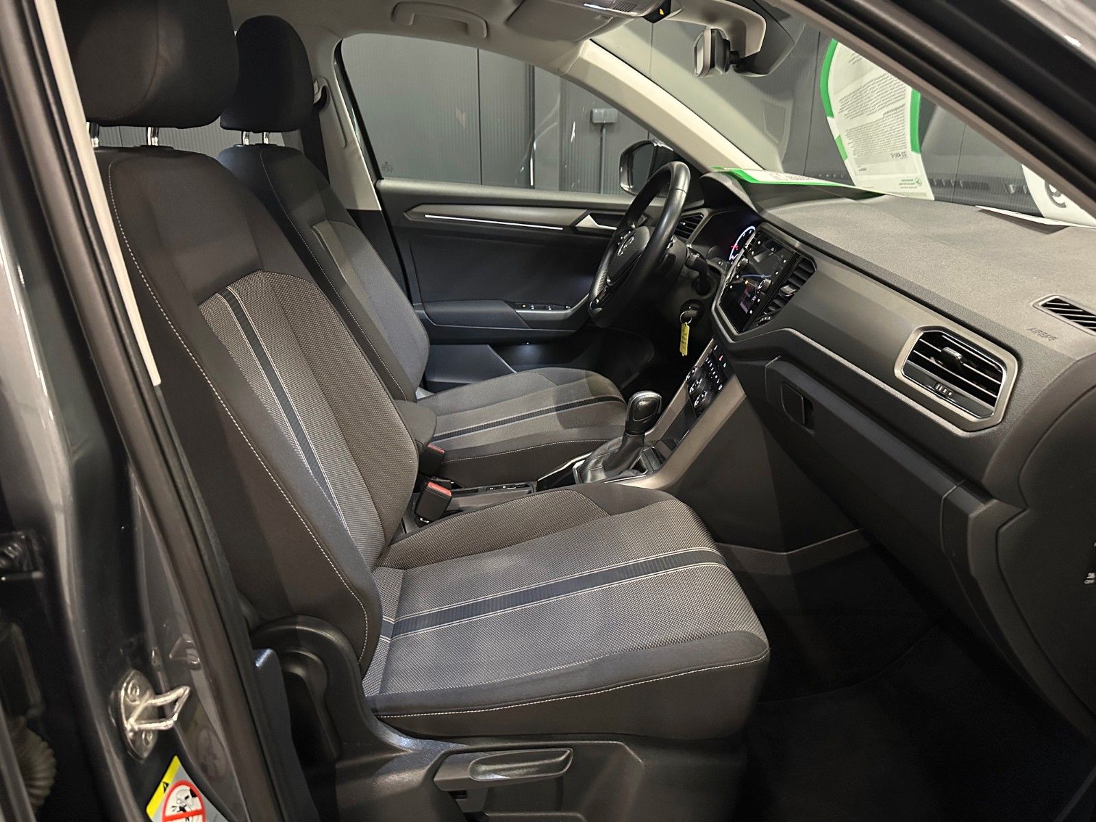 Volkswagen T-Roc 2.0 TDI DSG Style - Samsaru's Car Outlet