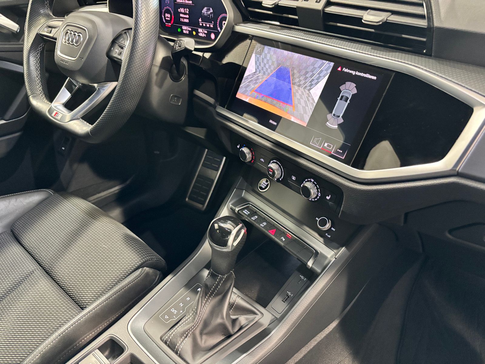 Audi Q3 Sb. 40 TFSI quattro S LINE - Samsaru's Car Outlet